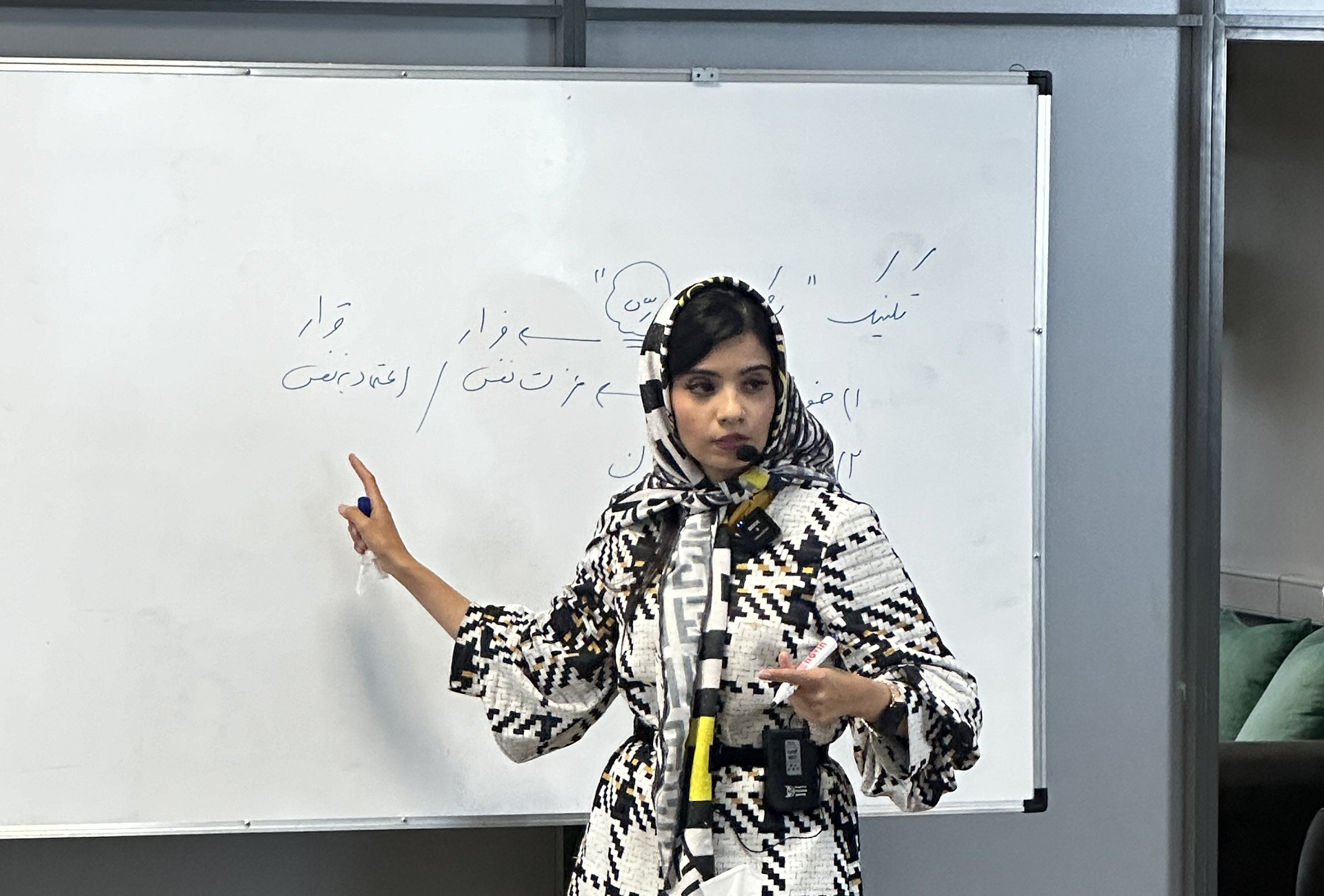 آکادمی آموزشی لارا