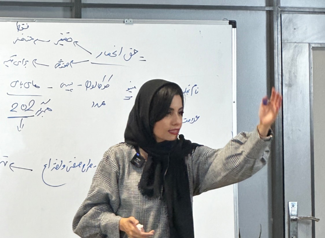 لیندا احمدوند 2 آکادمی آموزشی لارا